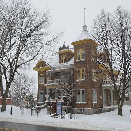 Le 100 St-Laurent Louiseville Bagian luar foto